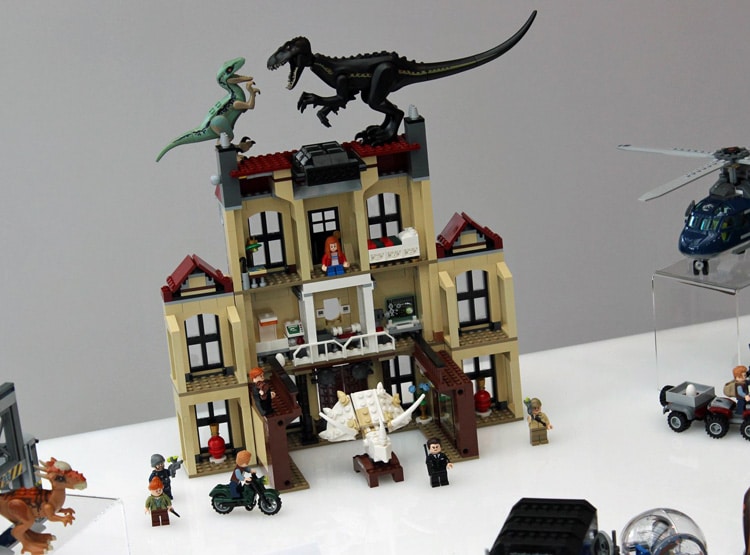 LEGO Jurassic World: Fallen Kingdom 75930 Indoraptor Rampage at