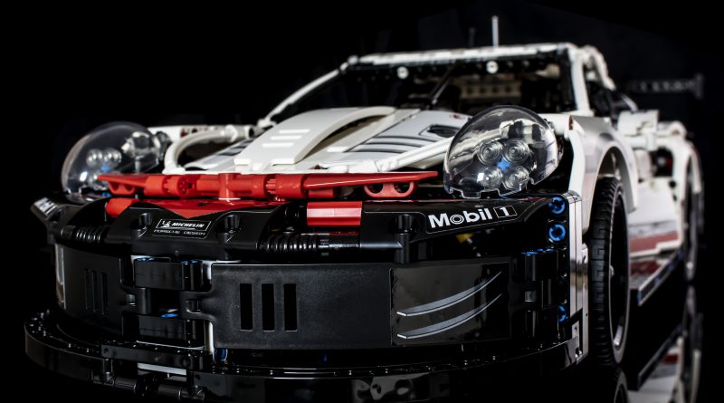 LEGO Technic 42096 Porsche 911 RSR review