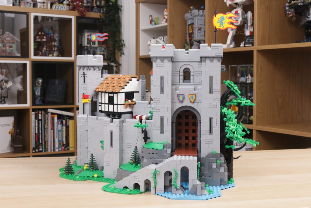 Lion Knights' Castle (LEGO Icons - 10305) - Review - Brickonaute