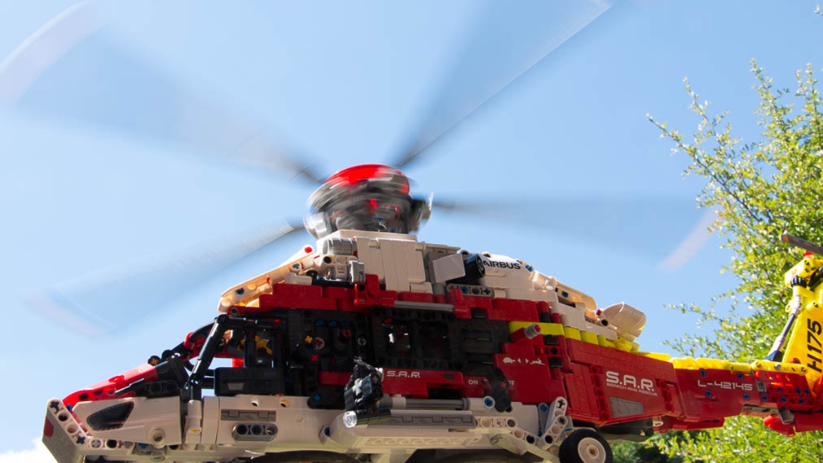 LEGO Technic 42145 Airbus H175 Rescue Helicopter reviewed