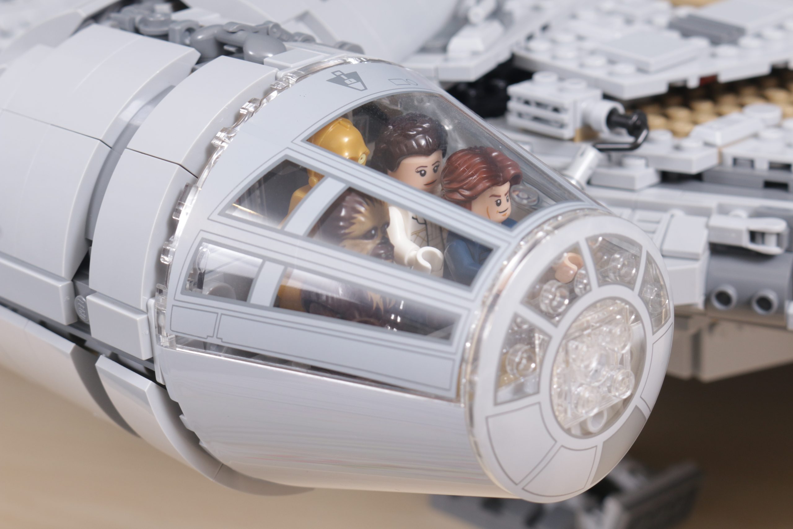 Ahorros estelares en LEGO Star Wars UCS Halcón Milenario ahora