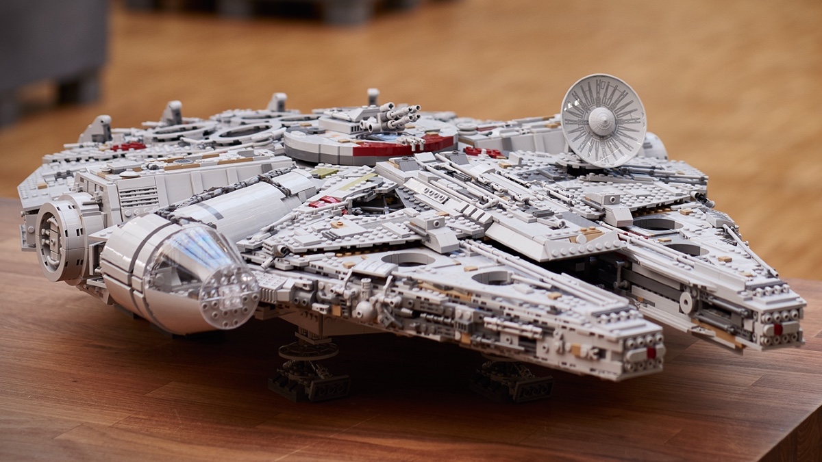 LEGO Star Wars 75192 Millennium Falcon mind-boggling pieces
