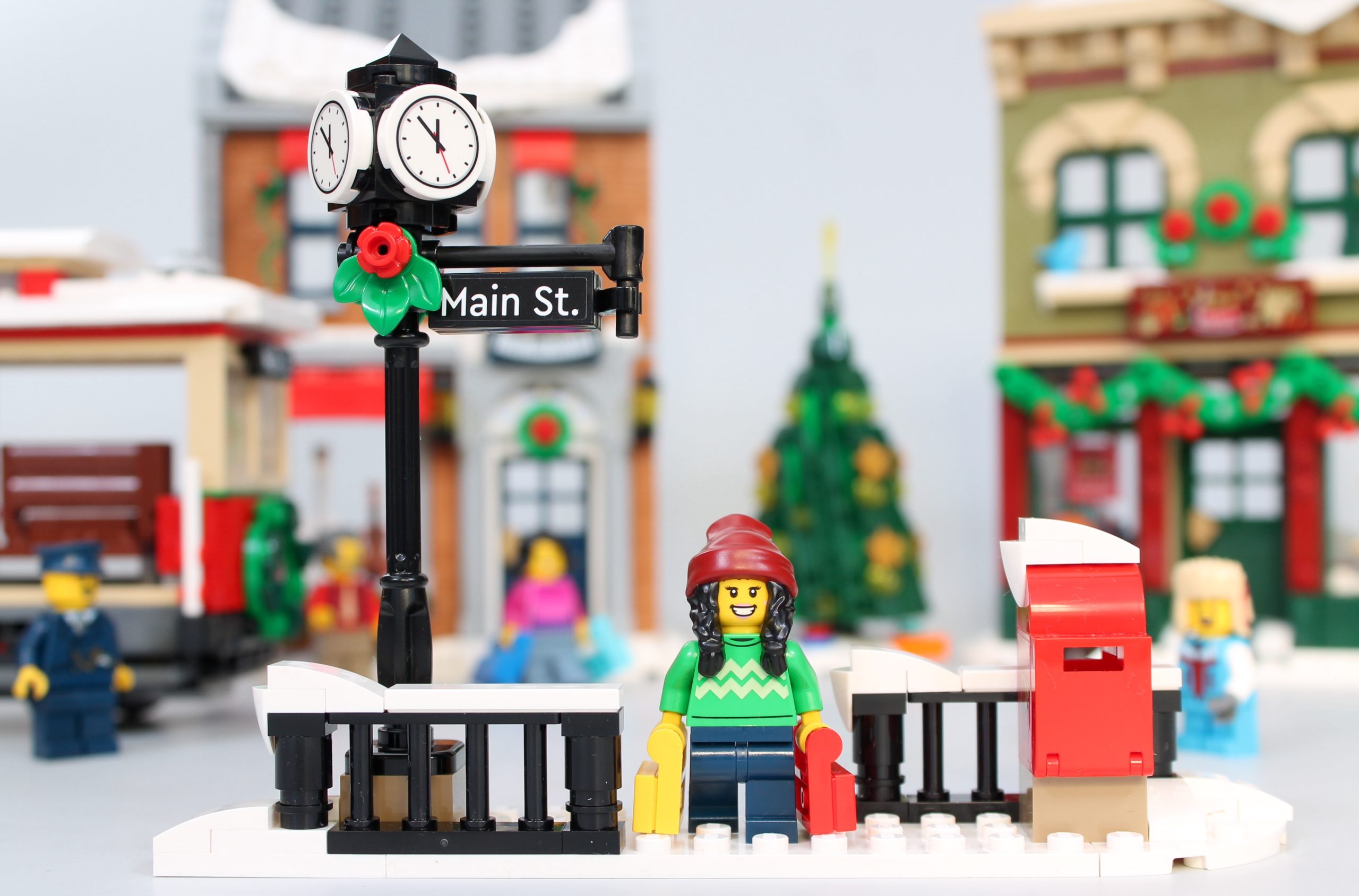 Review: 10308 Holiday Main Street - Jay's Brick Blog