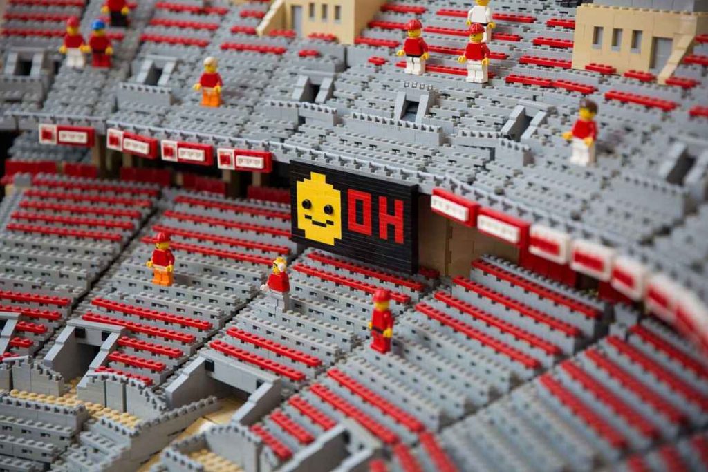 Le stade de football LEGO vend des sièges pour financer la recherche  médicale
