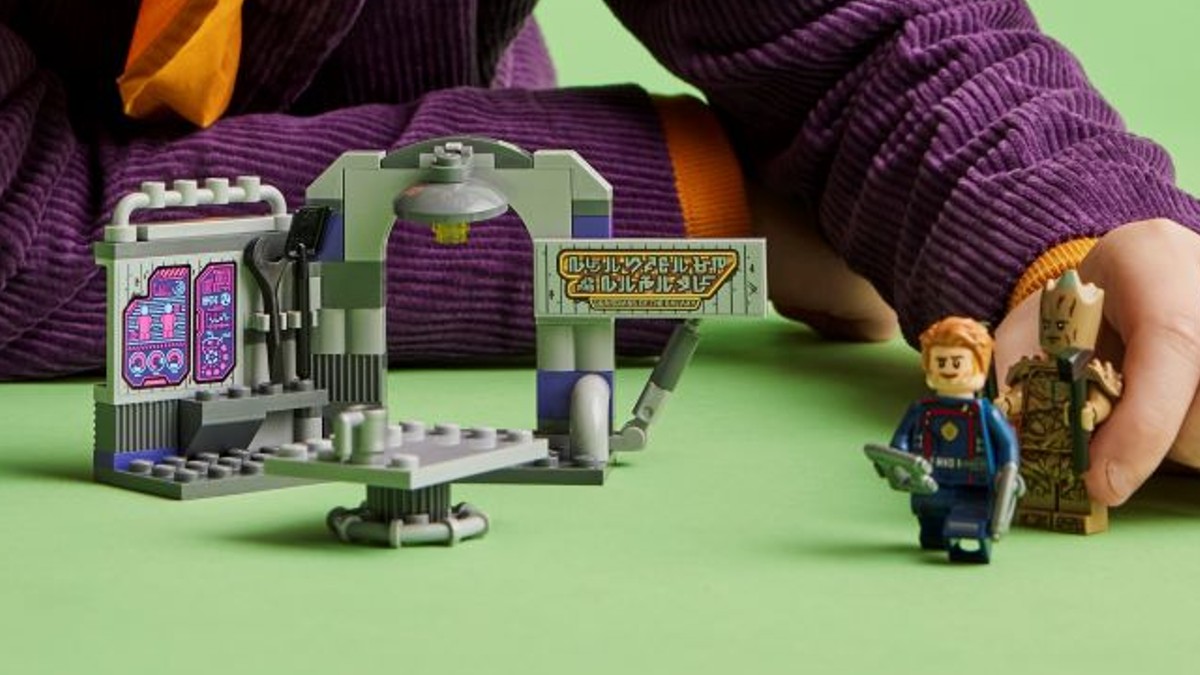 LEGO 76253 Guardians of the Galaxy Headquarters is meta