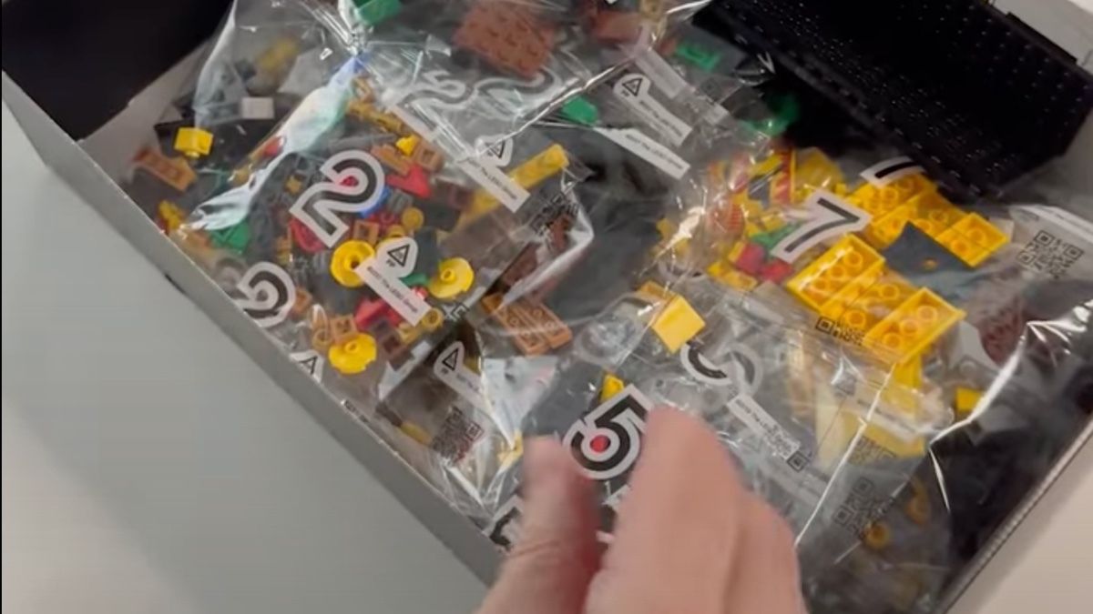 Watch LEGO designer a set you probably can't