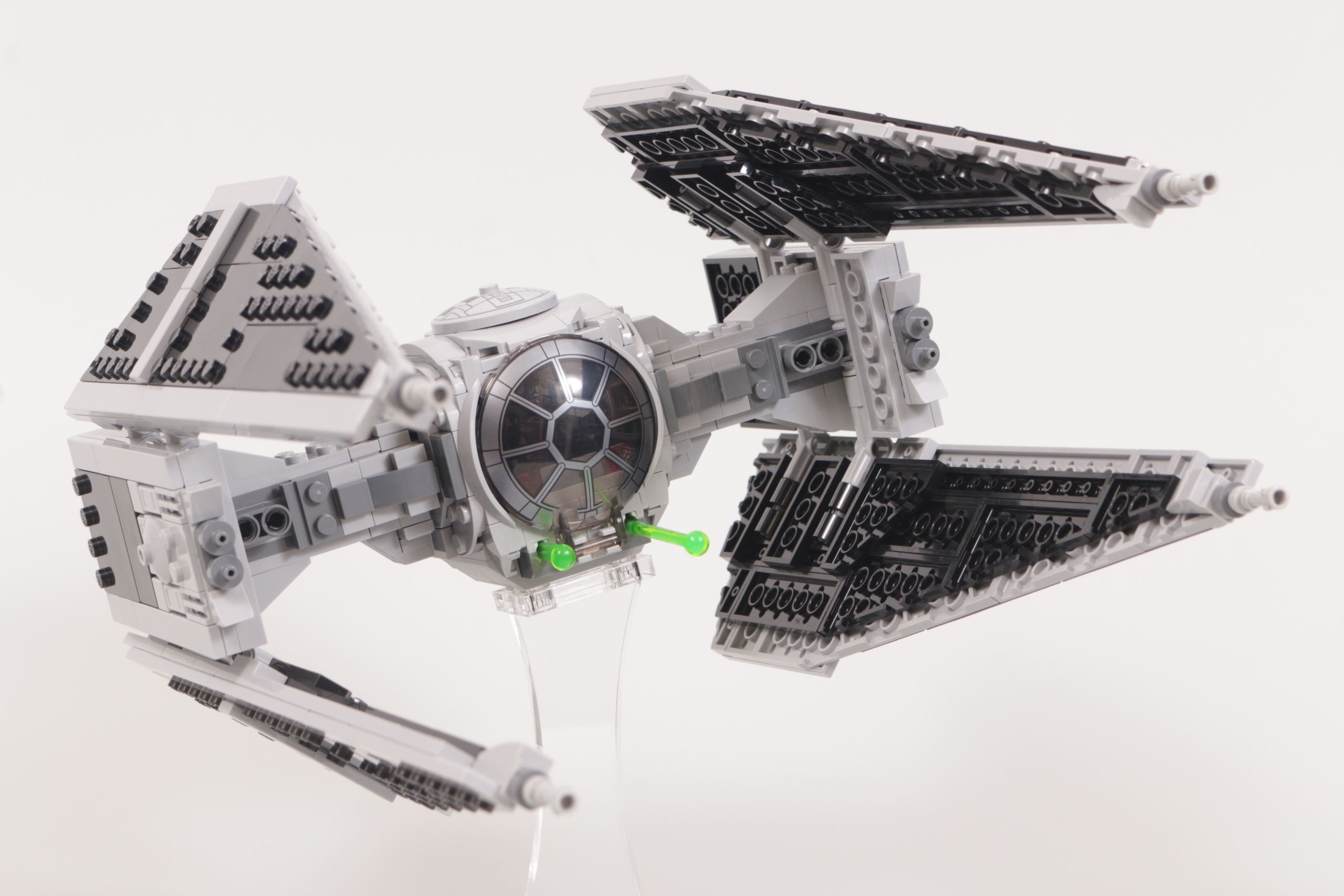 Mandalorian Fang Fighter vs TIE Interceptor™ 75348 | Star Wars™ | Official  LEGO® Shop SE