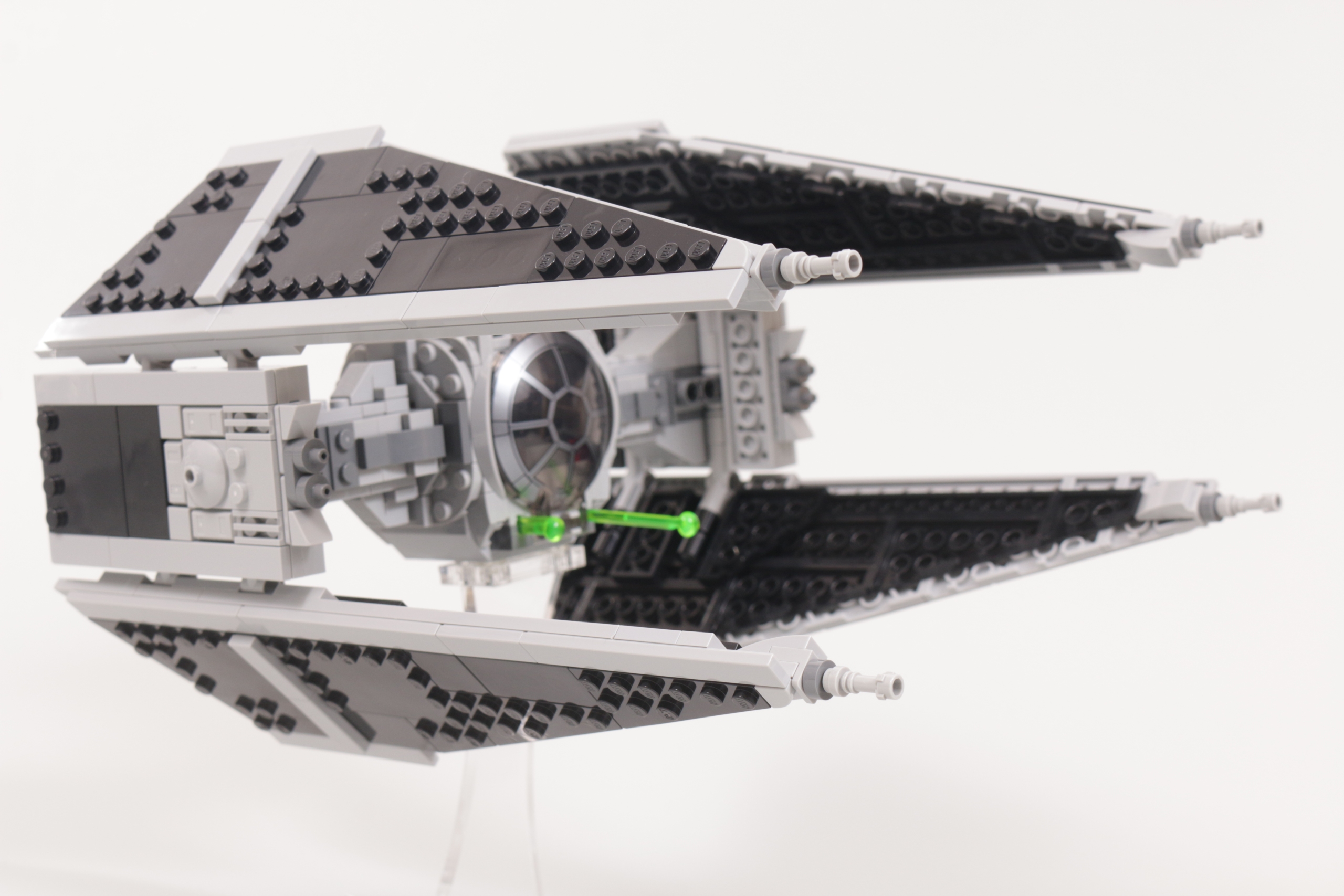 Mandalorian Fang Fighter vs TIE Interceptor™ 75348 | Star Wars™ | Official  LEGO® Shop SE