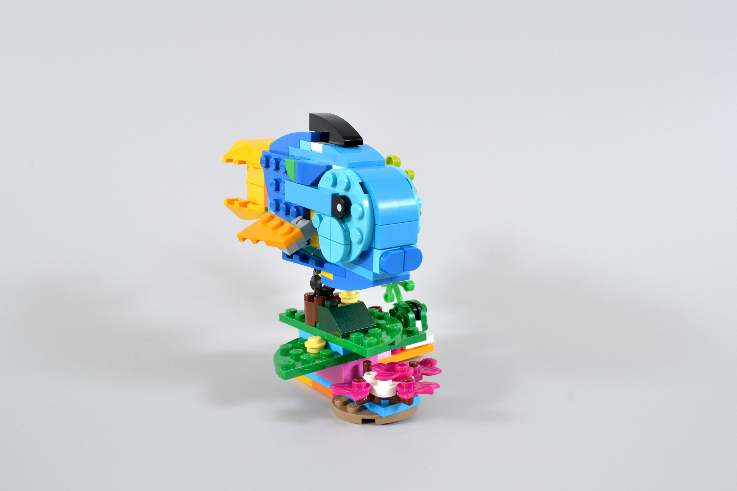 LEGO Creator 3 in 1 pappagallo esotico a rana a pesce 31136 figure di  animali, giocattolo da costruzione, giocattoli creativi per bambini dai 7  anni in su – Giochi e Prodotti per l'Età Evolutiva