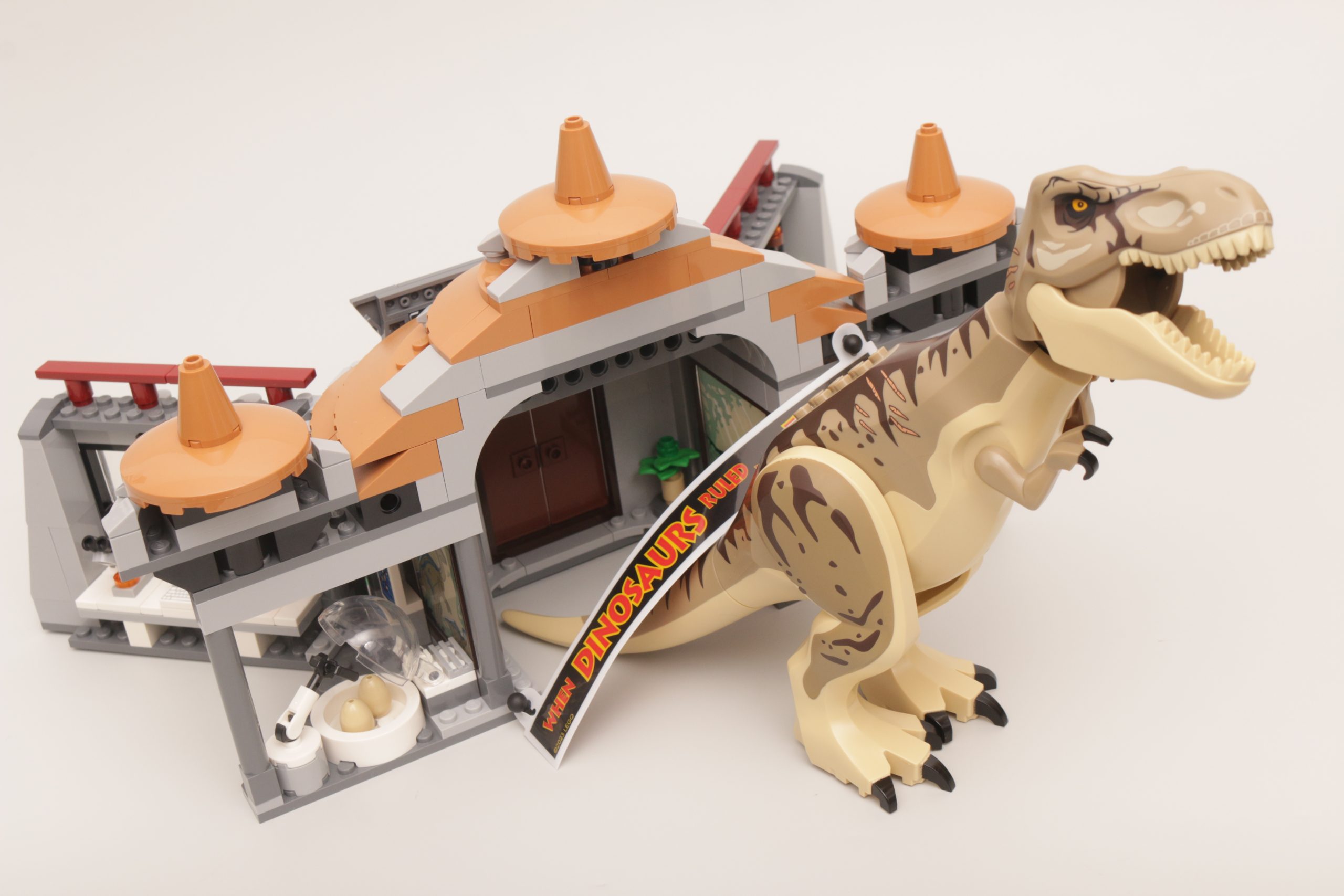 LEGO® Jurassic Park Visitor Center: T. rex & Raptor Attack - 76961 –  LEGOLAND New York Resort