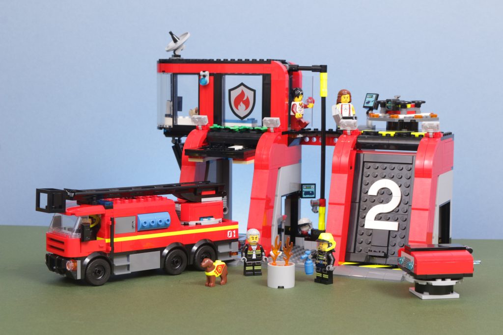 LEGO City 60414 Caserma dei Pompieri e Autopompa Stazione con