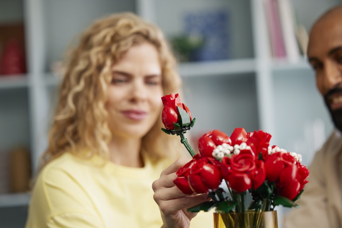 First LEGO Botanical Plant Set For 2024 Officially Revealed   LEGO Icons 10328 Bouquet Of Roses7 