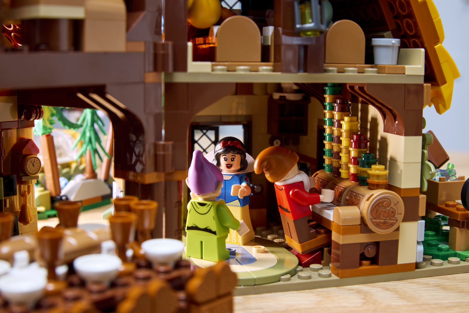 LEGO Snow White and the Seven Dwarfs’ Cottage visual guide