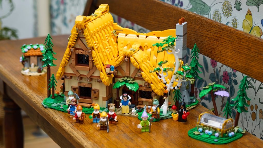 LEGO Disney 43242 Snow White and the Seven Dwarfs Cottage featured 1