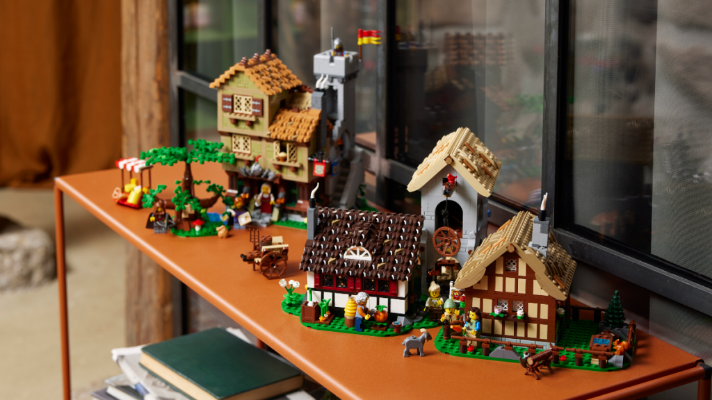 LEGO Icons 10332 Medieval Town Square featured image