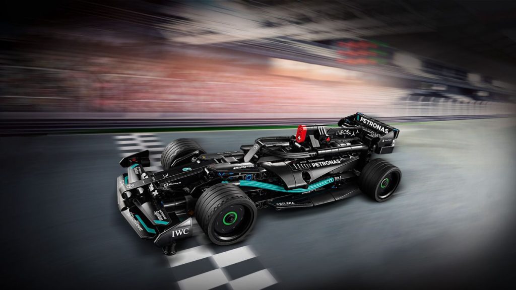 LEGO Technic NEOM McLaren Voiture de course de Formule E - 42169