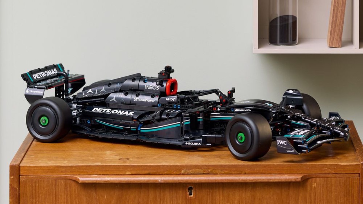 LEGO Technic 42171 Mercedes Formula 1 Race Car Zooms onto Shelves in March  2024 - BrickTastic