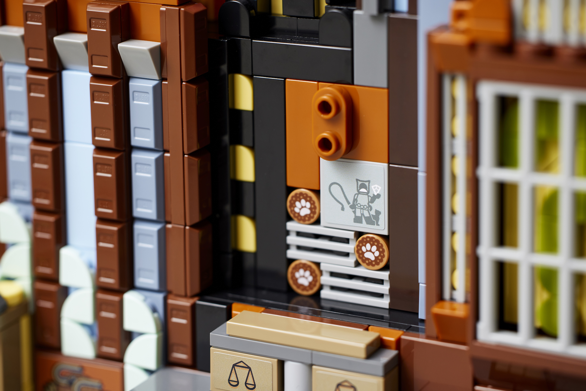 LEGO 76271 Batman: The Animated Series Gotham City visual tour and gallery