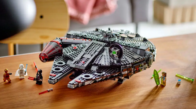 Premature eBay listings predict the future of LEGO Star Wars Dark Falcon