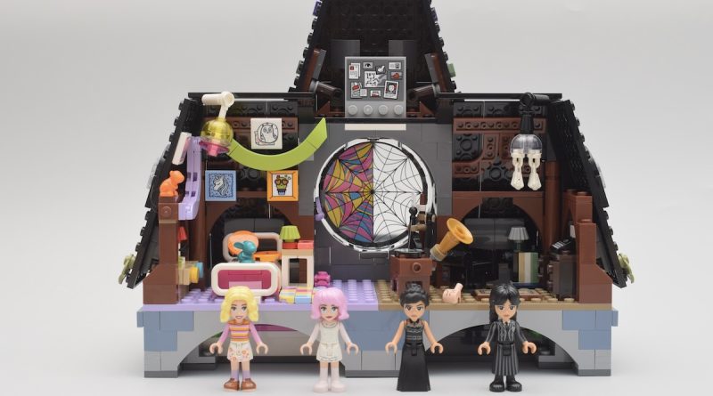 LEGO Wednesday 76781 Wednesday & Enid’s Dorm Room review