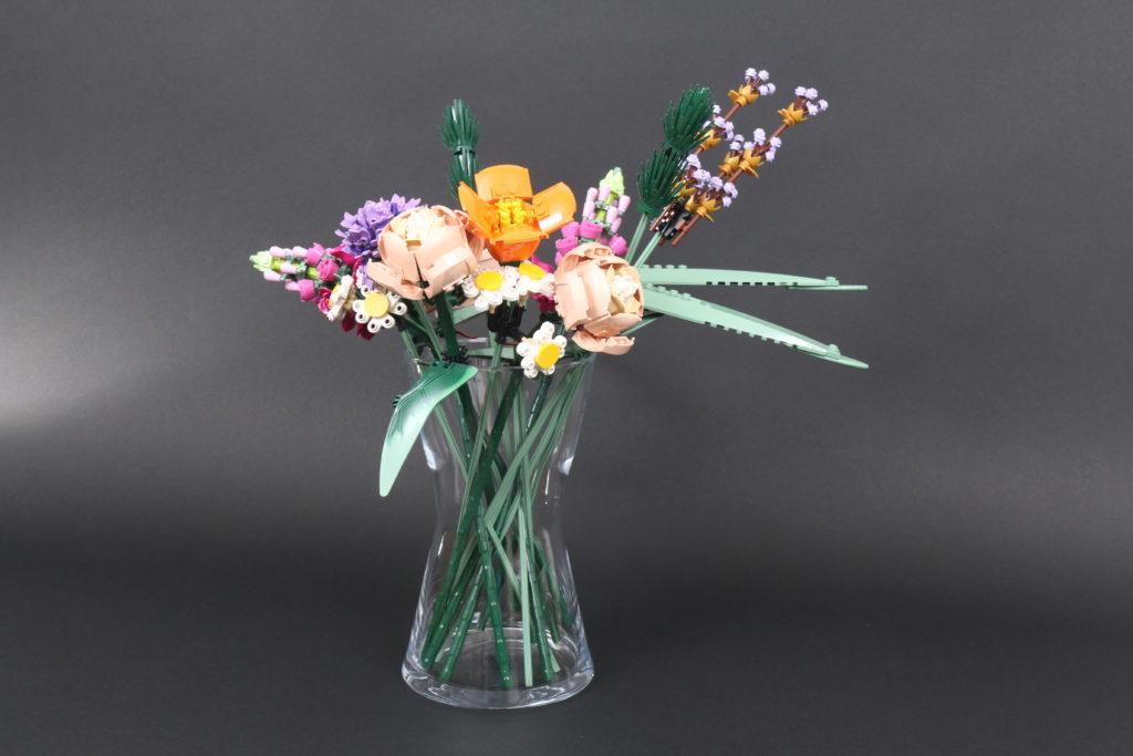 vase et fleurs lego ©TheBrickMan