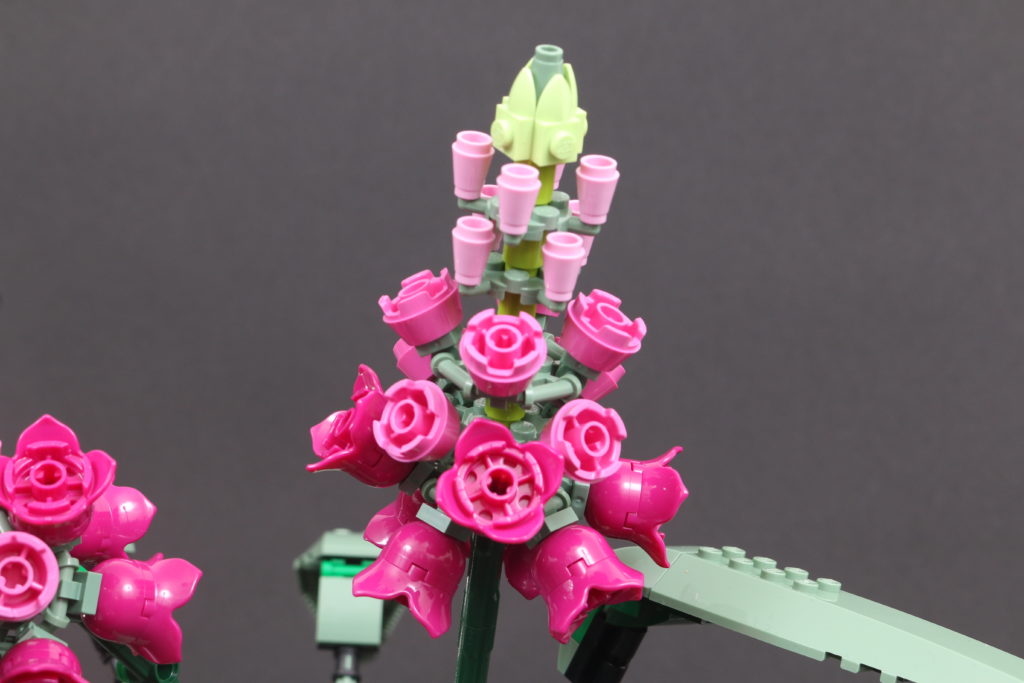 LEGO presenta Bouquet di rose, un nuovo mazzo di fiori talmente realistico  che non sembra neanche LEGO