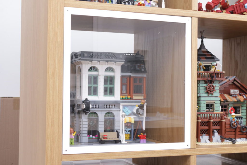 Support Plexiglas® pour LEGO® BRICKHEADZ compatible meuble KALLAX