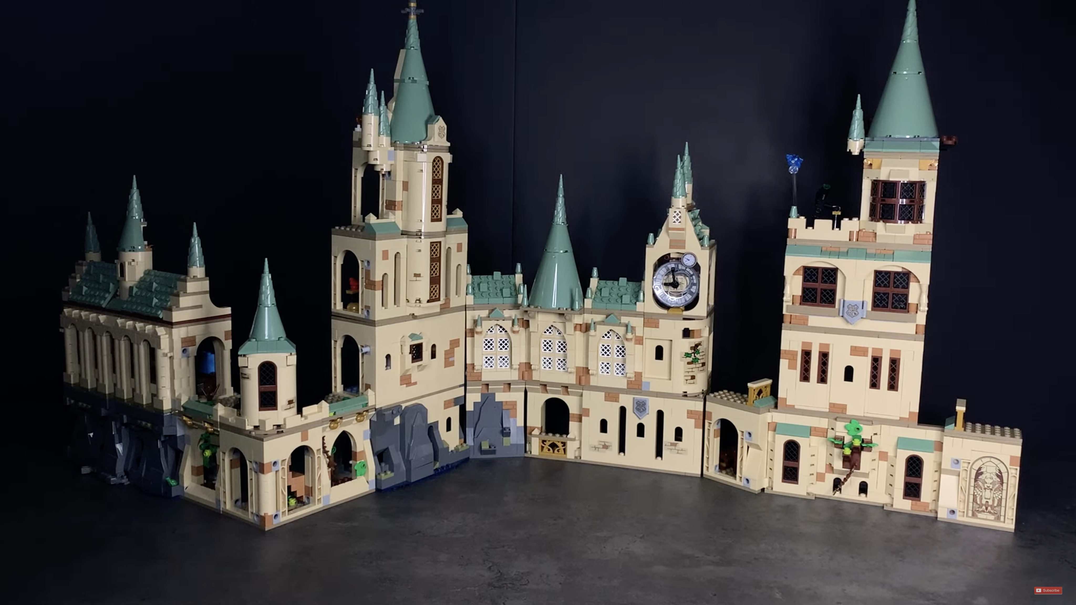 LEGO Harry Potter Hogwarts Courtyard: Sirius's Rescue 76401 by LEGO Systems  Inc.