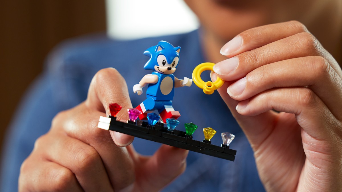  Lego Sonic The Hedgehog Green Hill Zone (21331) w/ Sonic  Sticker Activity Book : Toys & Games