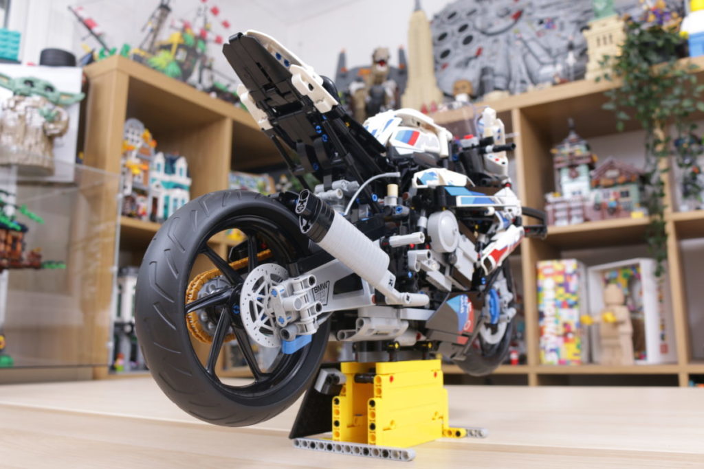 La plus ronde des BMW imaginée en Lego