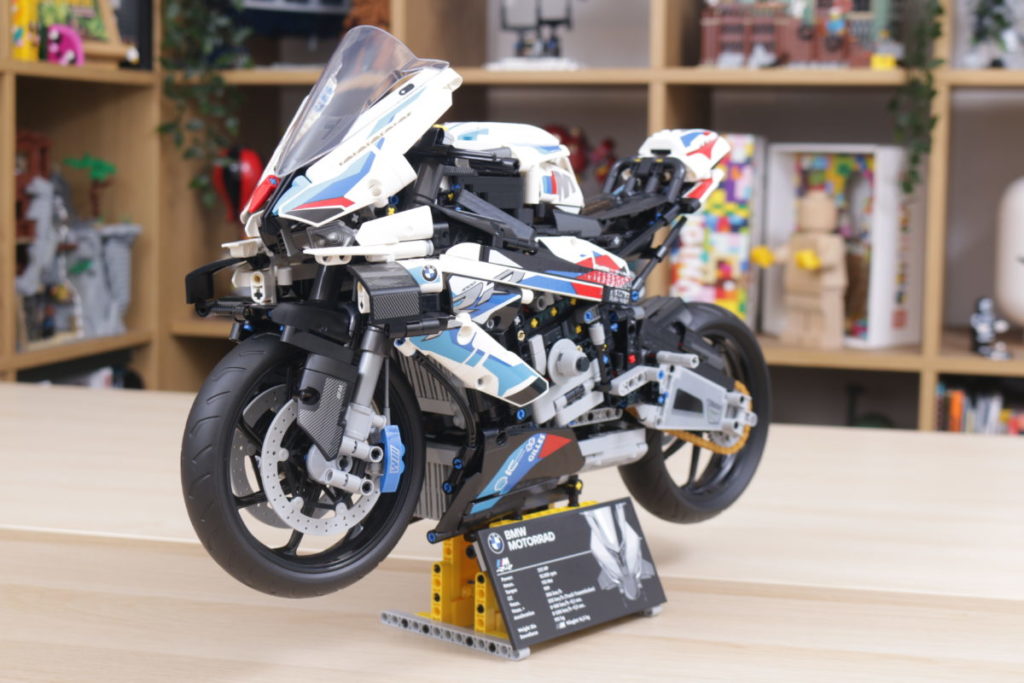 The Biggest LEGO Technic motorcycle ever - 42130 BMW M 1000 RR detailed  building review 