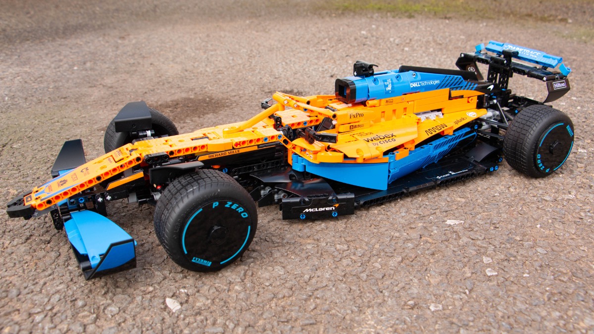 LEGO Technic 42141 McLaren Formula 1 Race Car full review