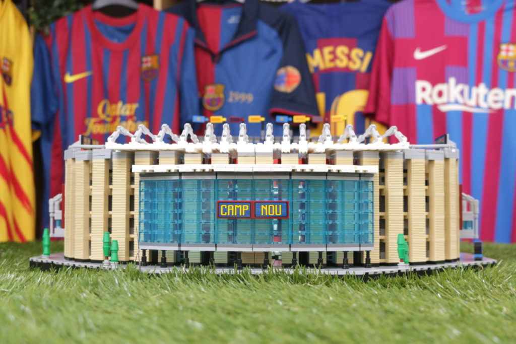 Review LEGO 10284 Camp Nou FC Barcelona - HelloBricks