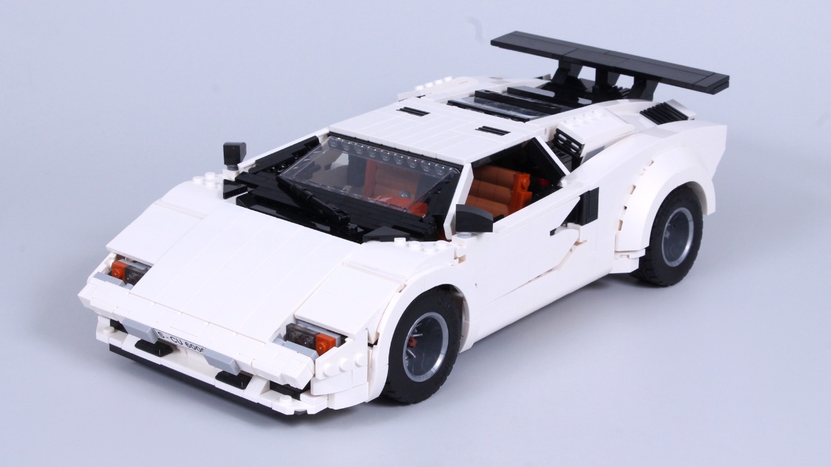 Reconstrucción del LEGO Porsche 911 en un Lamborghini Countach