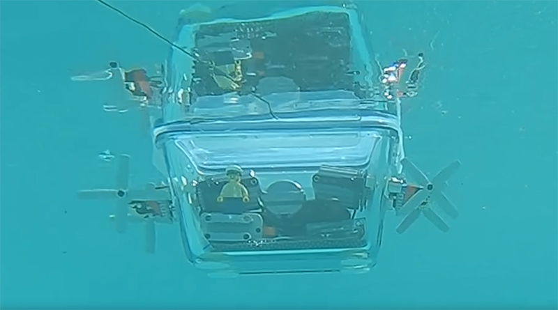 Un sous-marin en Lego avec des couplages magnétiques