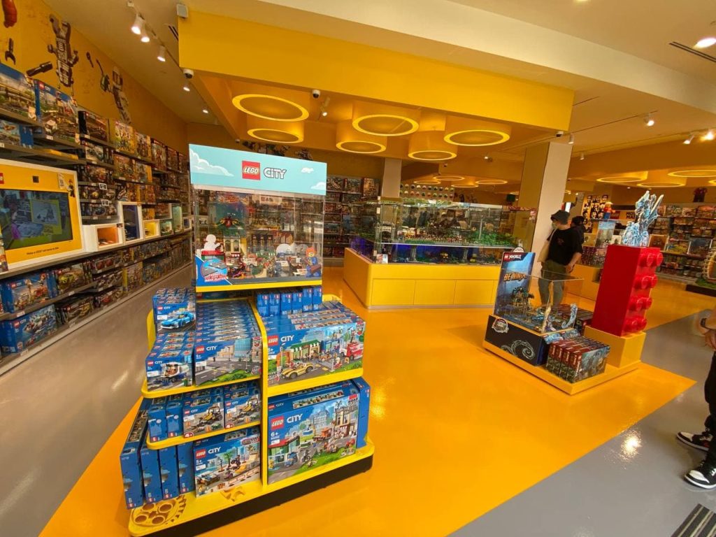 Inside the World's Largest LEGO Store 